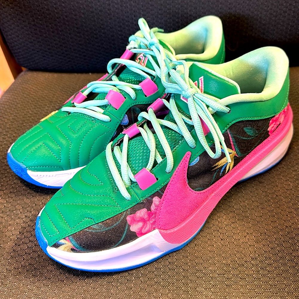 Men’s size 8.5 Nike Air Zoom 5 Freak Giannis Antetokounmpo’s (nwo/bt)